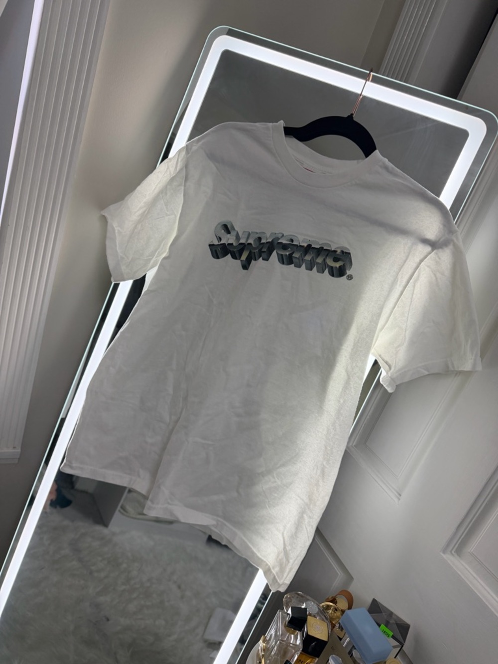Supreme White Graphic Logo Short Sleeve Tee Never worn! Men’s medium #UNISEX